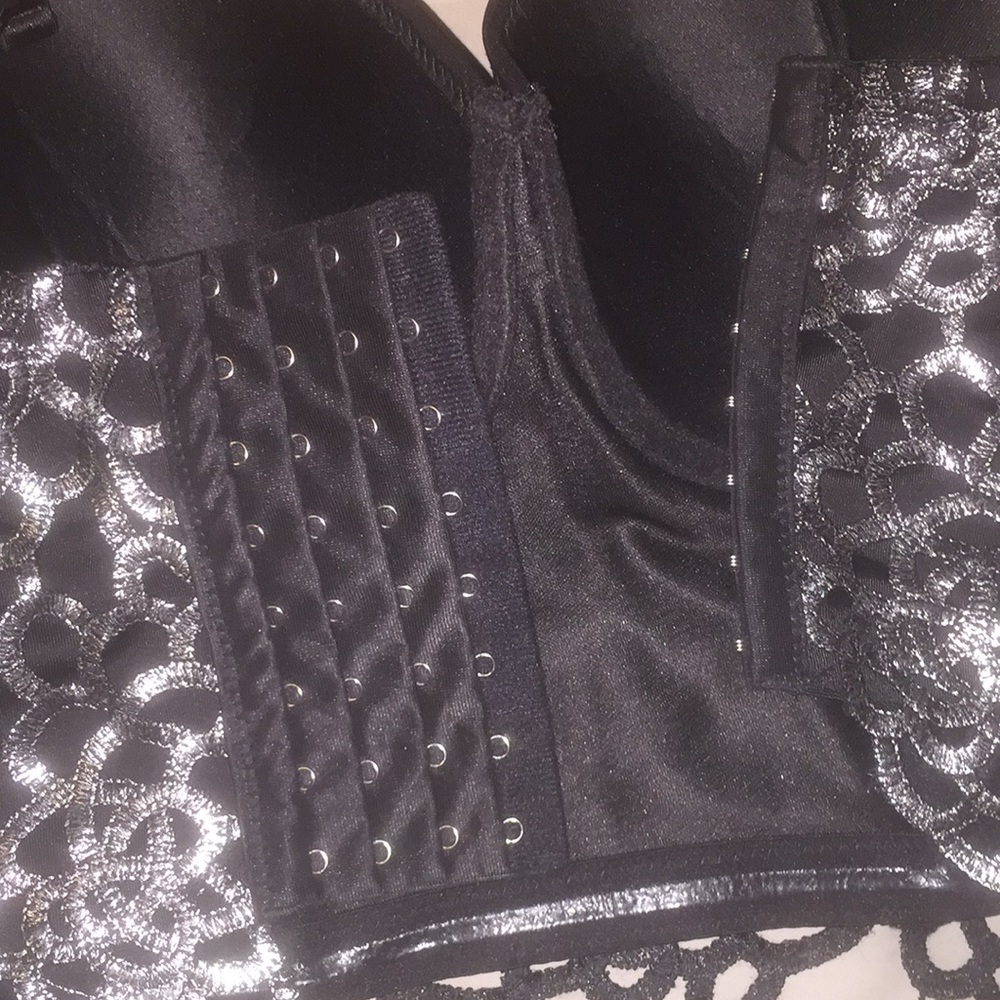 Silver over black bustiers style bra - Picture 2 of 7